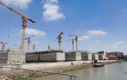 上海建工 海玥泓邸動態(tài) 工地實拍,1.3的容積率就是不一樣,目前海玥泓邸即將入市,正在驗資建檔中,歡迎咨詢... 上海安居客