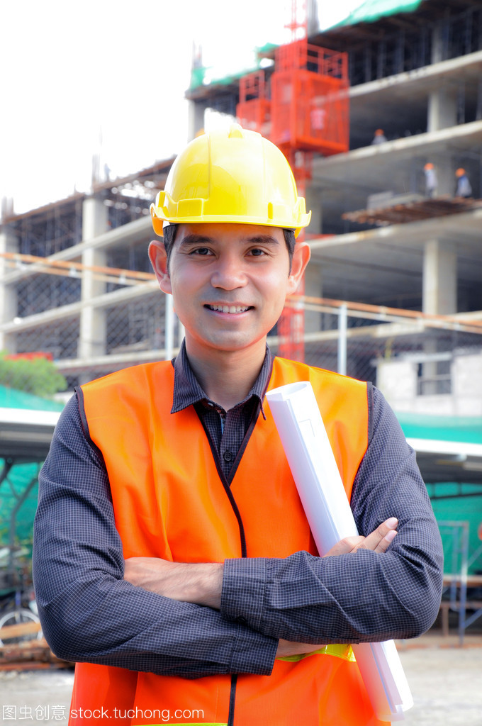 亞洲工程師或在建筑工地的工頭