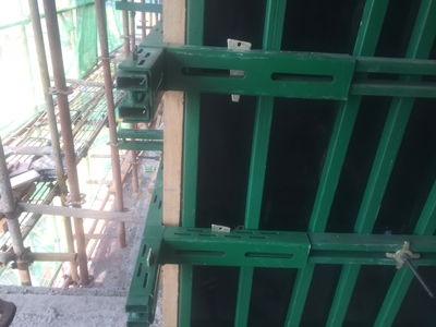 鋼背楞又稱為新型模板加固體系,標(biāo)準(zhǔn)化模板定型加固工具