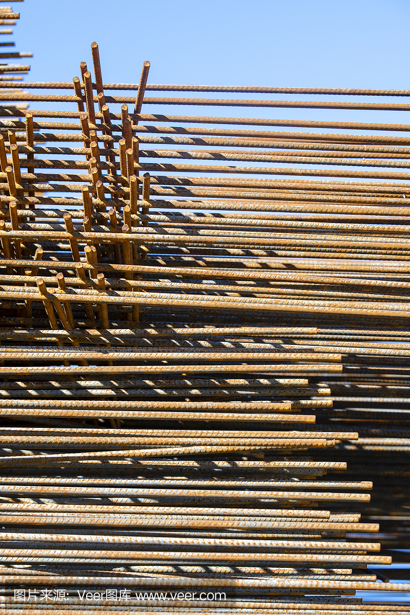 包裝中定期配置的鋼筋儲存在金屬制品倉庫中